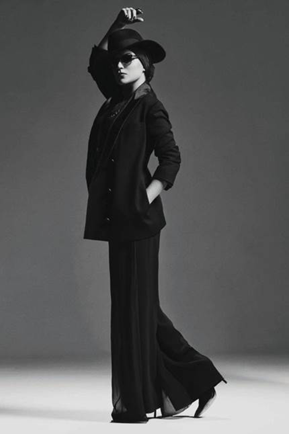 メロディ・ガルドー、来年2月9日に初のライヴ・アルバムをリリース