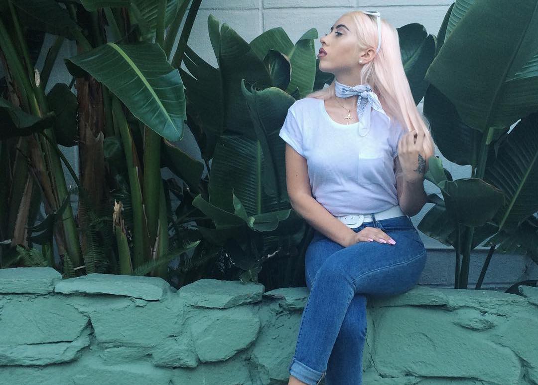 独自性を極めし音楽とファッション Kali Uchis カリ ウチスの魅力 洋楽情報 来日アーティスト セレブファッション情報なら ナンバーシックスティーン