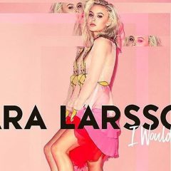 ザラ・ラーソンのピンクファッション&メイクまとめ ～NO.16 今日のファッション～