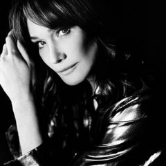 フランスを代表する女性シンガーソングライター、カーラ・ブルーニ。5年ぶりのニュー・アルバムを10月に世界同時リリース。