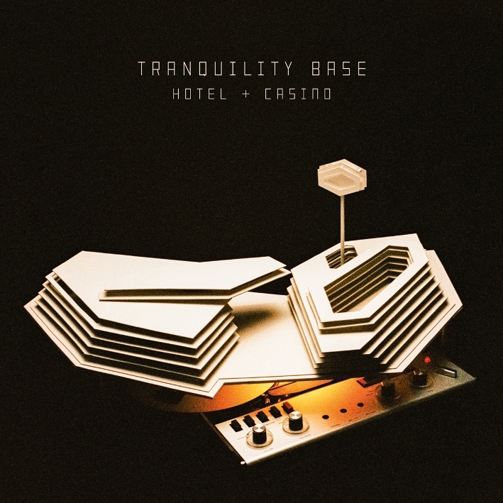 アークティック・モンキーズが新作のタイトル・トラック「Tranquility Base Hotel & Casino」のMVを公開