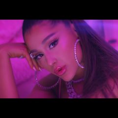 アリアナ・グランデ、新曲「7 rings」をリリース