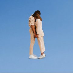 Oh Wonder、ニューシングル『No One Else Can Wear Your Crown』をリリース