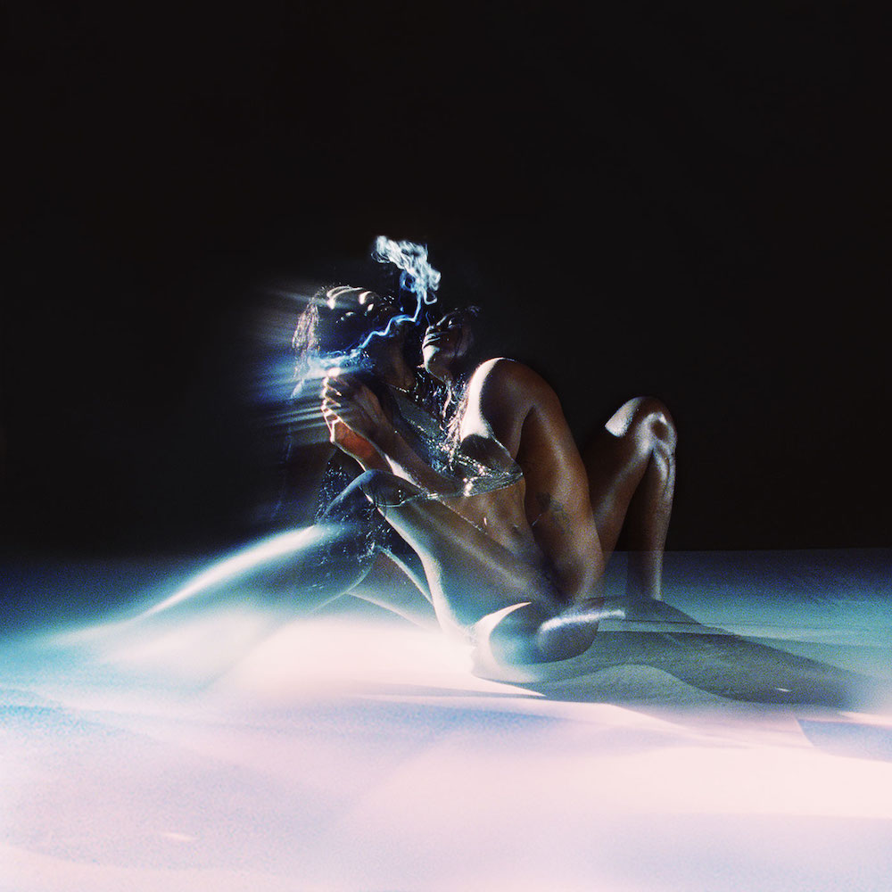 イヴ・トゥモアが最新アルバム 『HEAVEN TO A TORTURED MIND』を4月3日にリリース