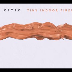 Biffy Clyro、ニュー・アルバムより新曲「Tiny Indoor Firework」をリリース