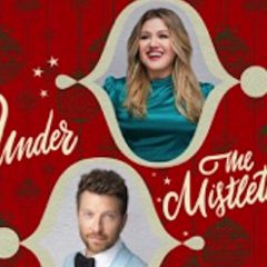 ケリー・クラークソン、ブレット・エルドリッジとのクリスマスソング「アンダー・ザ・ミスルトウ」を発表