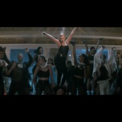 キム・ペトラス、新曲「Future Starts Now」のミュージック・ビデオを公開